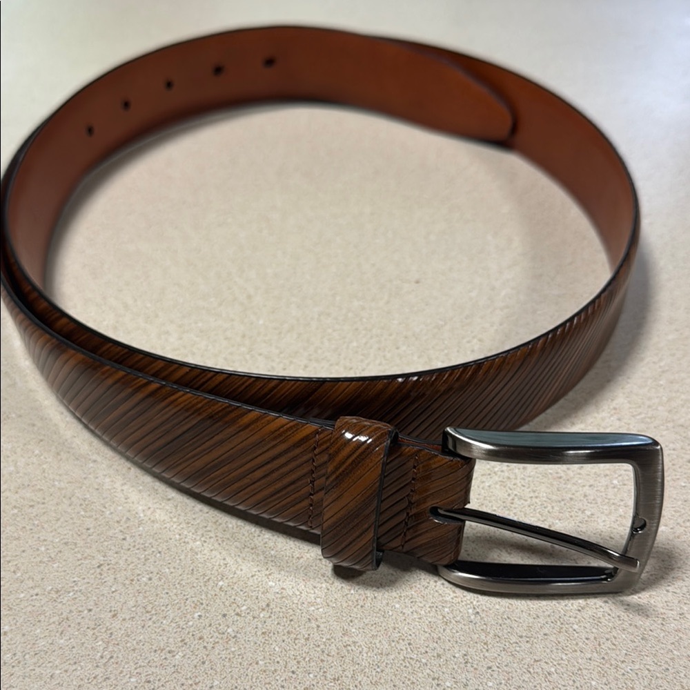 Johnston & Murphy Men’s Diagonal Etched Leather Belt 44
